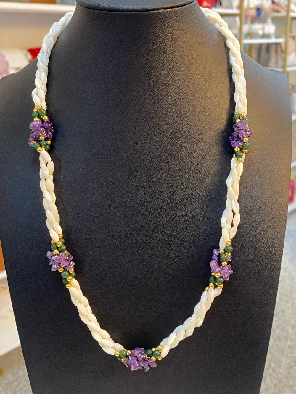 Mother of pearl and stone necklace